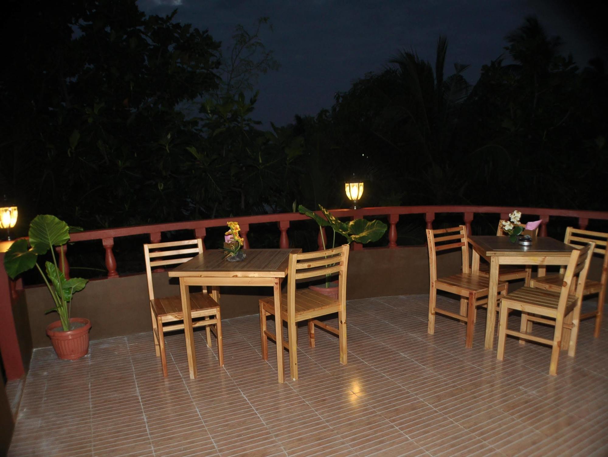 Shadow Palm Hotel Maafushi Buitenkant foto